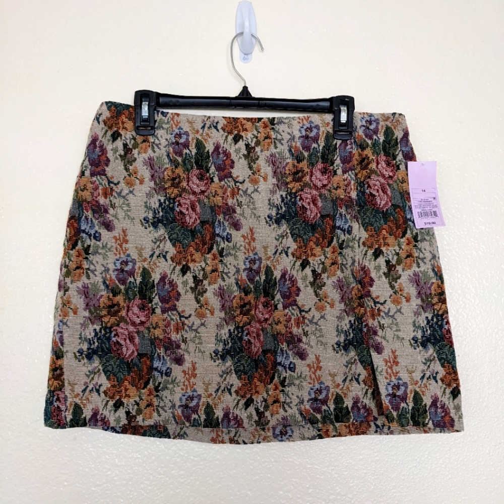 Jacquard mini skirt